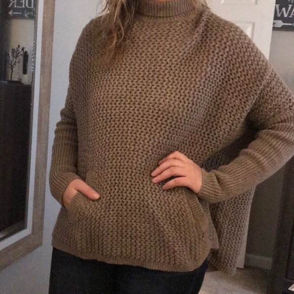 Tan turtleneck sweater - Picture 1 of 4